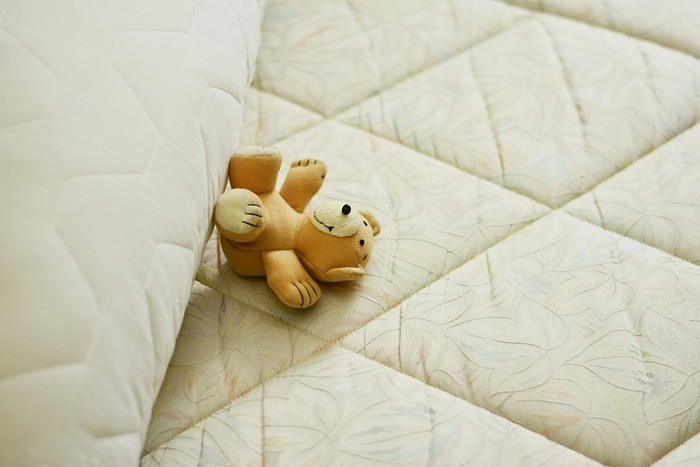 「睡眠負債」という言葉があるように、現代人は睡眠問題を抱えています。自分に合ったマットレス選びは、質の良い睡眠にもつながります。いろいろなマットレスの特長やメリット、デメリットなど、自分の体にフィットしたマットレスの選び方をご紹介します