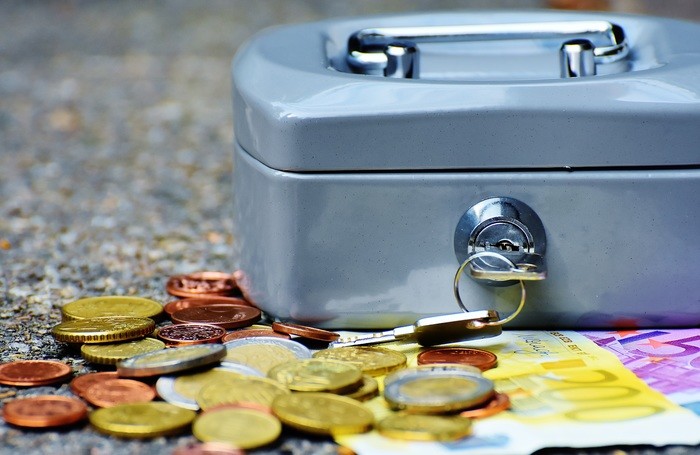 大学生の平均貯金額｜月いくら貯金する？貯金の無い人は多い？