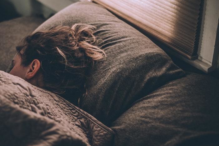 フローリングに布団を敷くときの方法6つ｜カビを防ぐ対策3つ
