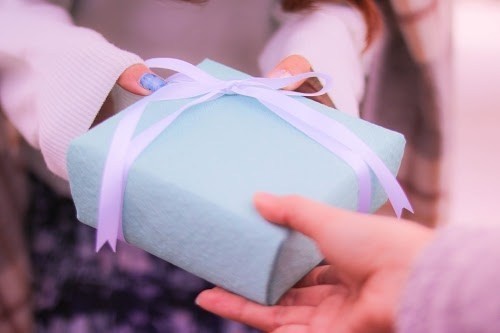 1000円以内で買えるプレゼント10選｜プレゼントの渡し方