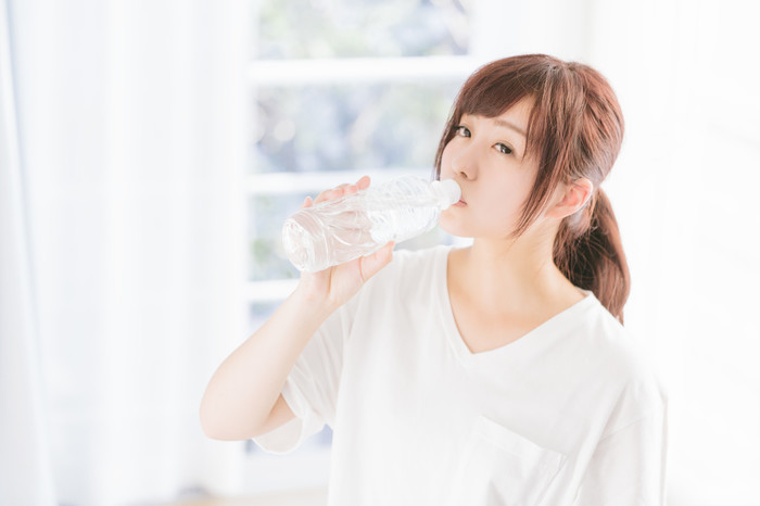 スポーツドリンクとしてお店でよく見かけるポカリスエットとアクエリアスですが、この2つの内容物はかなり違いがあることをご存知でしょうか。そのため、それぞれに適した飲み方があります。ここでは、この2つの違いについて解説します。