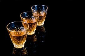 お酒が好きな方であれば、その名前は聞いたことのある人は多いであろう「スピリタス」。アルコール度数が強いお酒なので、飲み方や取扱いには注意が必要になります。この記事ではスピリタスの美味しい飲み方や割り方などを紹介しています。