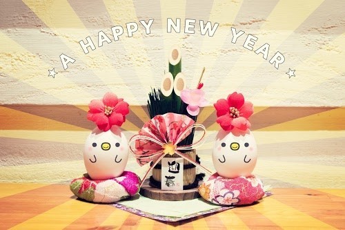 鏡餅を年末に飾り付けて新年を迎えるご家庭も多いでしょう。鏡餅には飾る時期や鏡餅の飾りつけ一つ一つに大きな意味があることをご存知ですか。そこで、鏡餅の飾り方と飾る時期をご紹介し、鏡餅にはどんな意味があるのかを詳しくご紹介していきます。