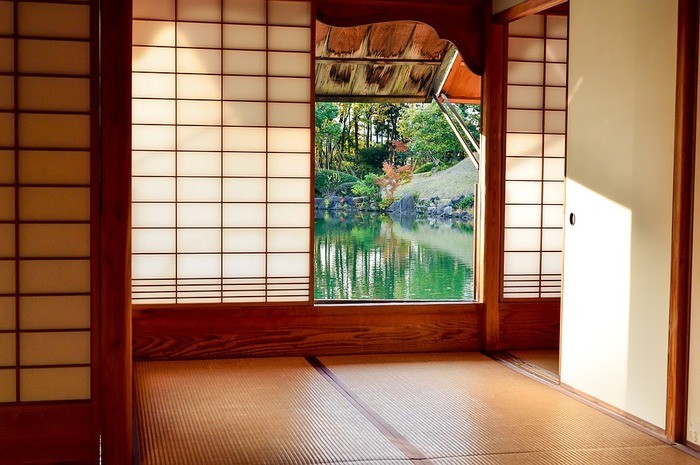 障子の張替えについて｜方法/道具/料金相場/コツなど