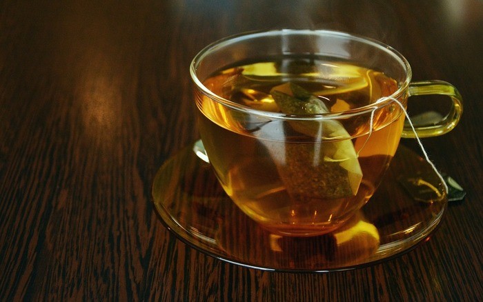 紅茶に入れるブランデーと角砂糖
