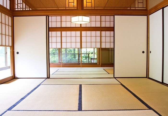 日本人にとてもなじみ深い「畳」。イグサの香りに癒されるという人も多いのではないでしょうか？今回は「畳」のお手入れに悩んでいる人のために、「畳」にカビがついた時の対処法や、「畳」にカビがついた時に効果のあるアイテムをご紹介致します。是非ご覧ください。
