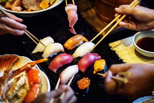 寿司の食べ方のマナー・江戸前寿司の食べ方・順番｜左から/手
